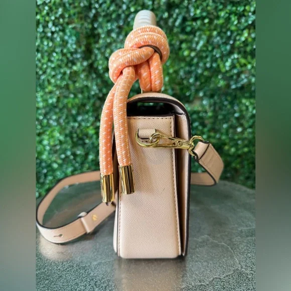 New MARC JACOBSThe J Link Twist Leather Shoulder Bag